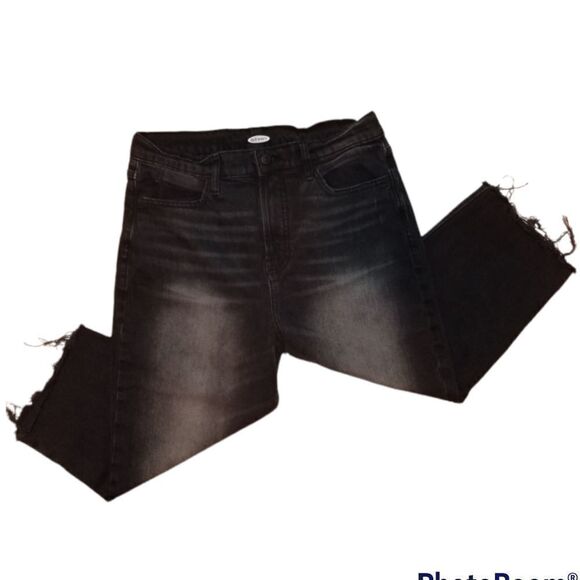 Old Navy Raw Hem Highwaisted Distressed Black Capri Jeans - Picture 2 of 13